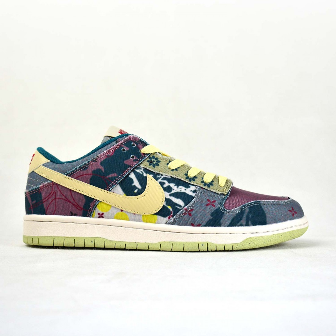 nike dunks low community garden